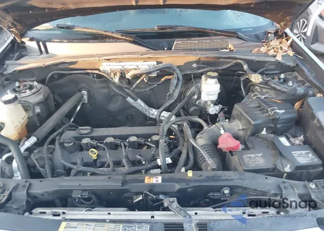 2010 Ford Escape Xlt from USA, damaged, VIN 1FMCU9D70AKB89585